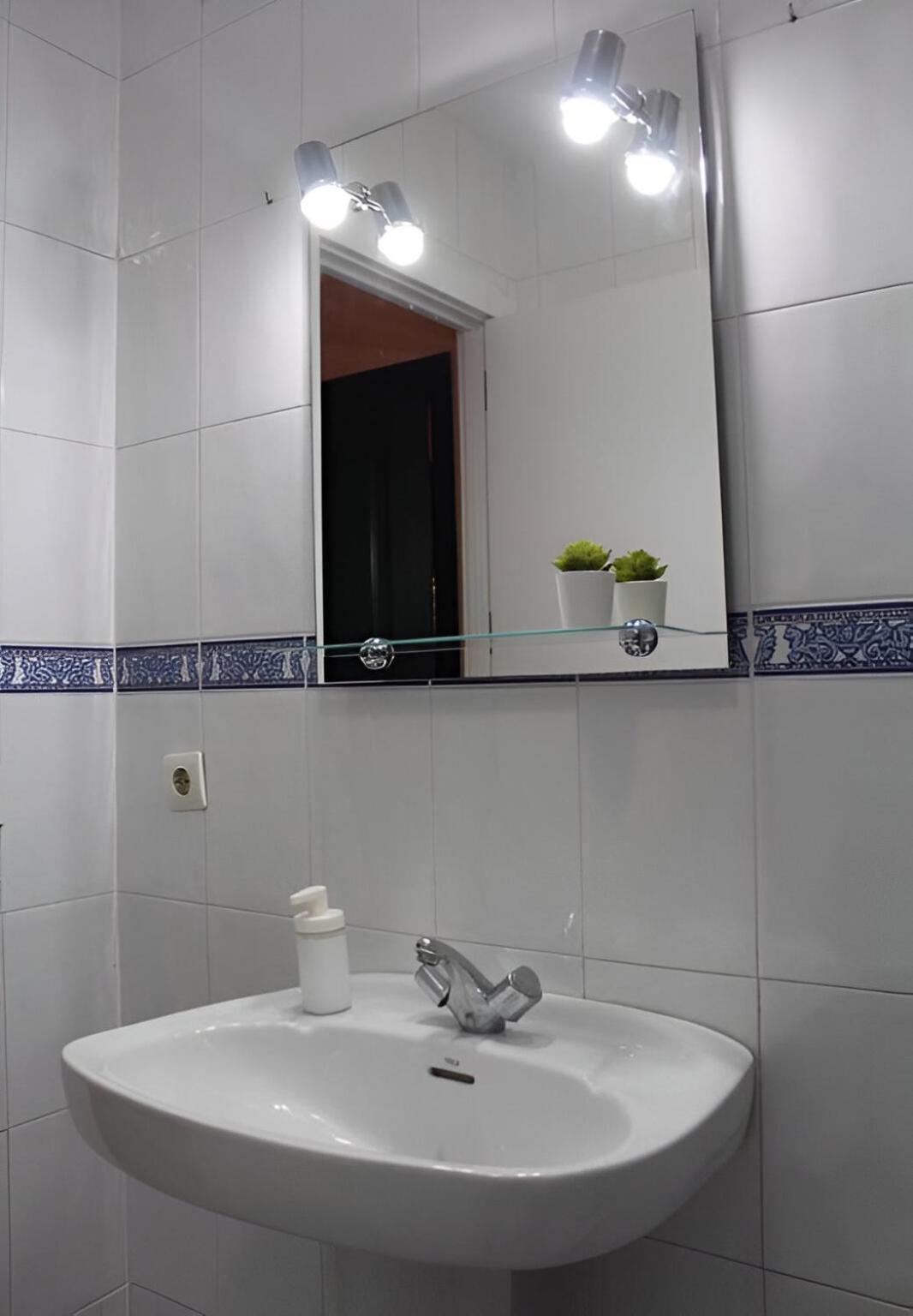 Renovado Y Muy Cerca Del Centro Urbano Apartamento Málaga Exterior foto